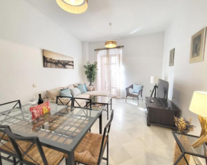 Walk to the Cathedral 2 BEDROOMS TERRACE